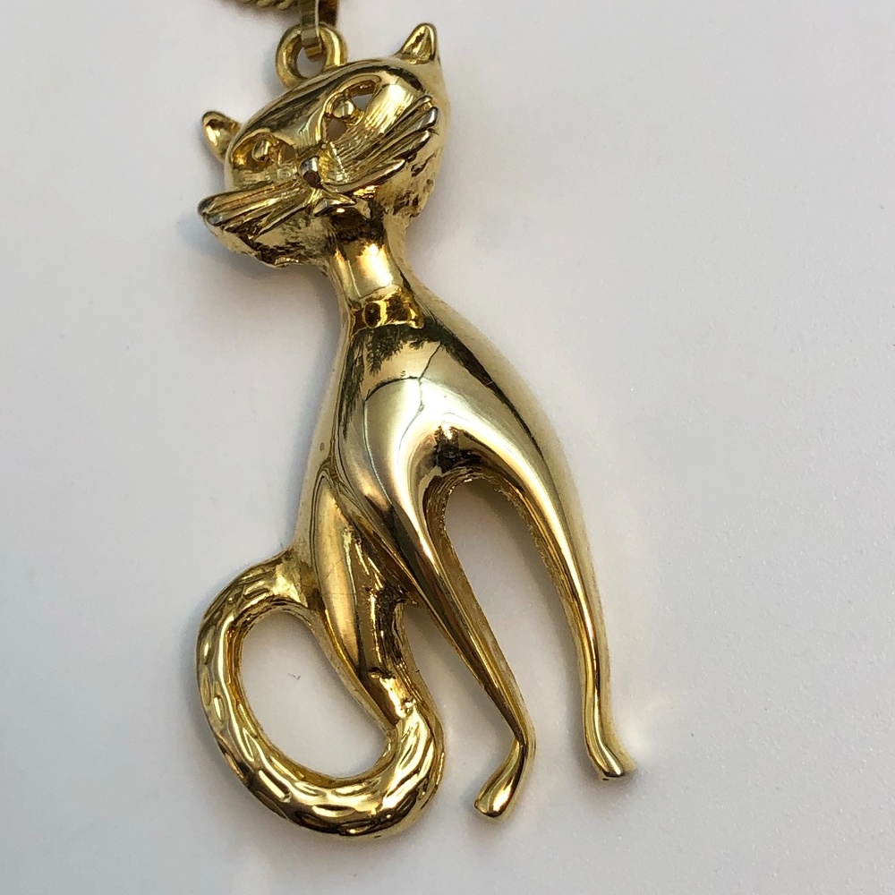 Gold Tone Cat pendant and a 16" chain.